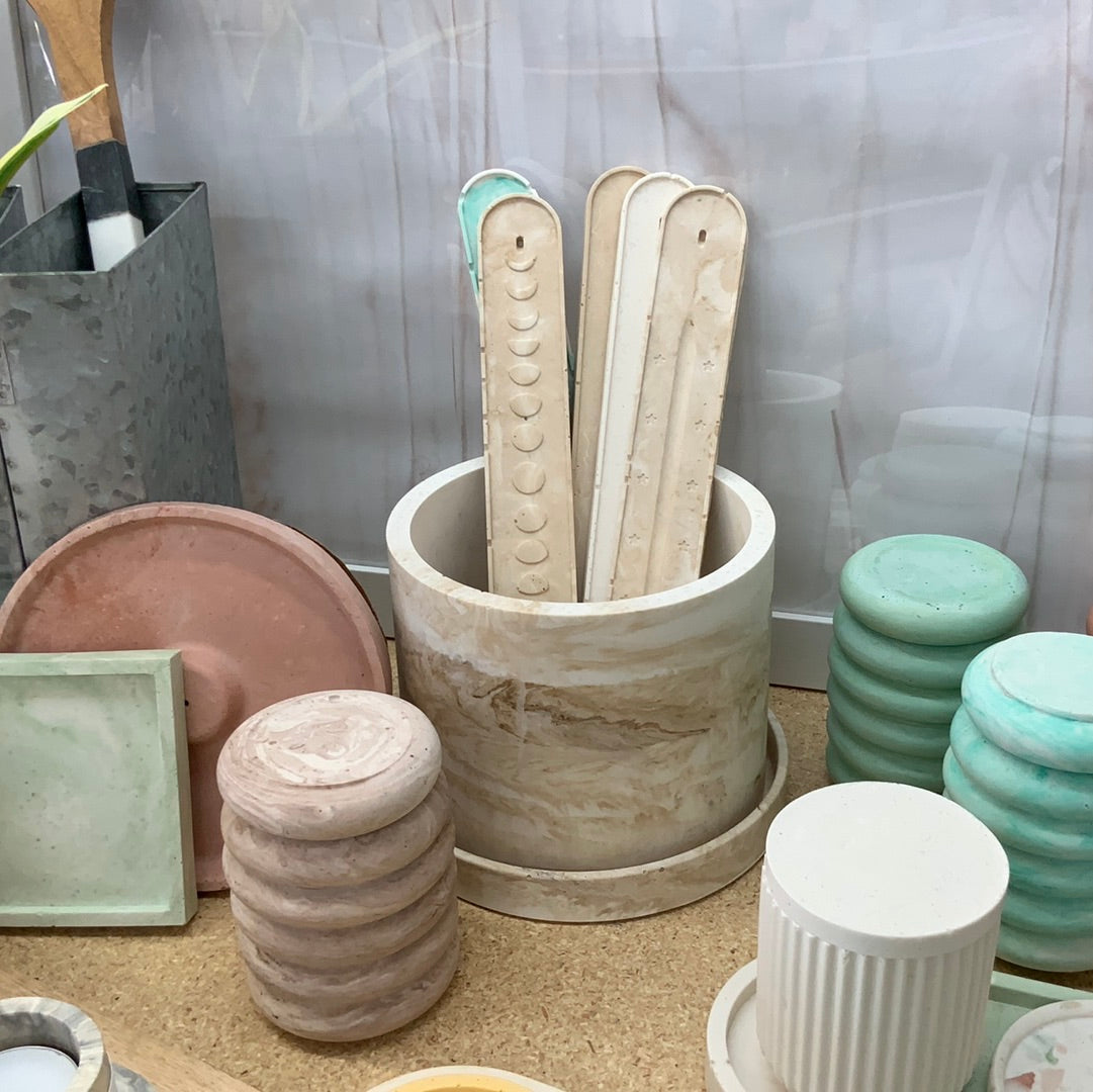 6” round plant pot with tray, shown in neutrals(tan and white) marbled detail